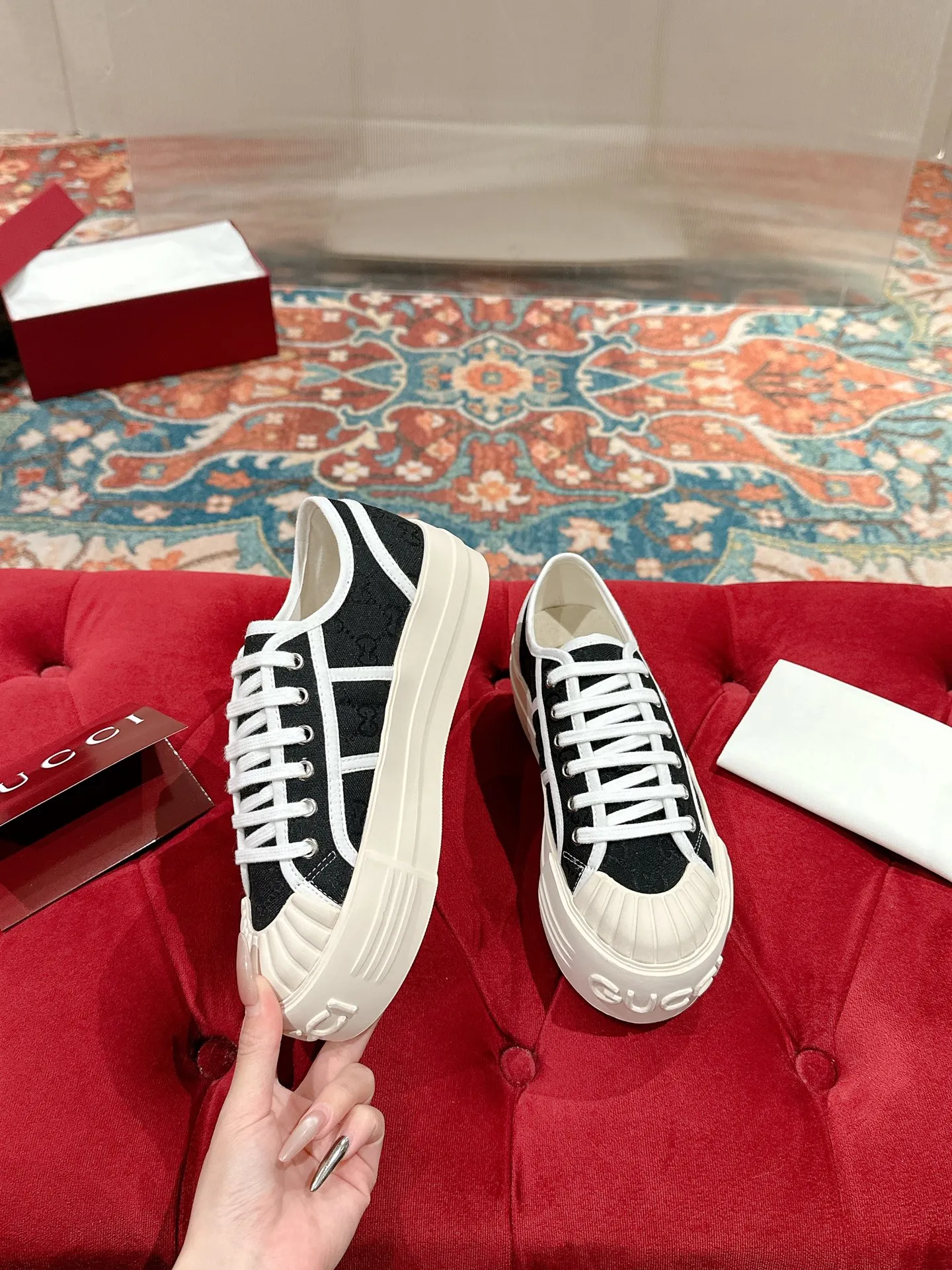 👟👟Ex-factory price 520👟👟 Women's models are new🆕 Arrival Gucci tennis 1977 classic Loft series canvas shoes... 2025 hot recommended model, G+1977×Disney cooperation series... GG canvas is made of finished products and incorporates brand elements. The retro style is rich, the classics and feelings are perfect for recall! Each color fabric developed by the original version is customized by the original version, and we pursue the ultimate in large-scale products! Market-level top version ⚠ Fabric: Customized GG cloth electric embroidery/5D washed distressed canvas Lining: Customized terry cloth lining (the feet are fitted and cannot be disassembled) Outsole: Original molded TPU two-color outsole Size: 35-40 (41 customized)